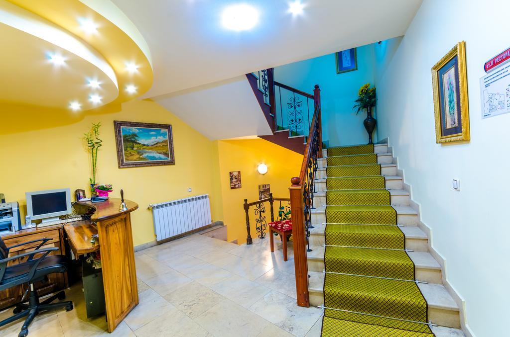 Hotel Cosmos Asenovgrad Esterno foto
