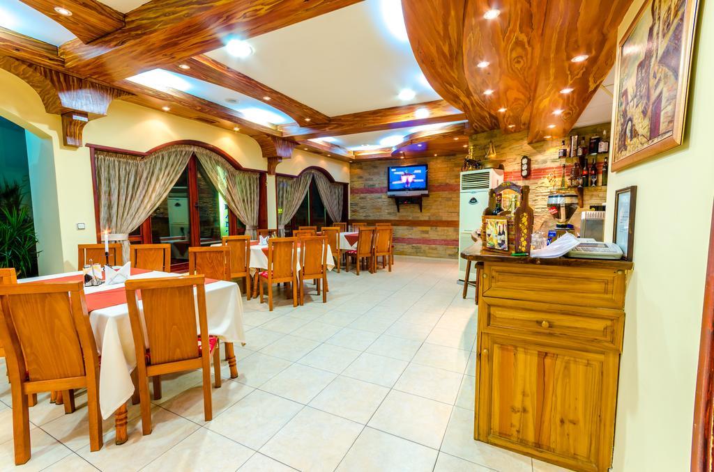 Hotel Cosmos Asenovgrad Esterno foto