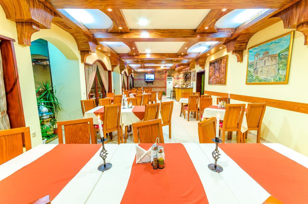 Hotel Cosmos Asenovgrad Esterno foto