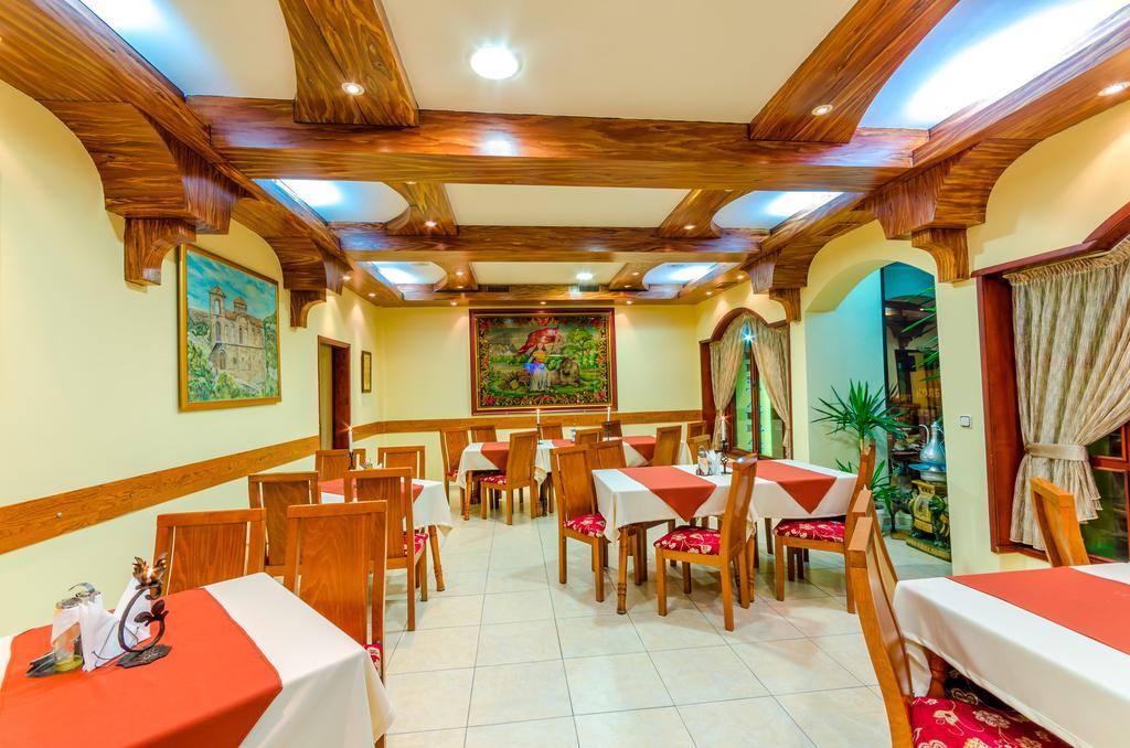 Hotel Cosmos Asenovgrad Esterno foto