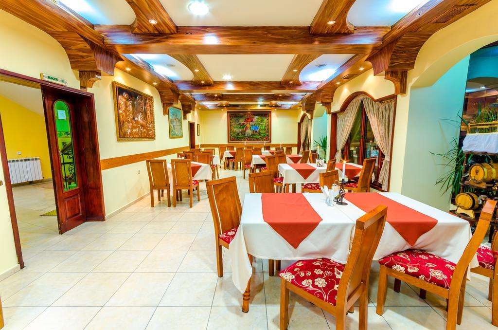 Hotel Cosmos Asenovgrad Esterno foto