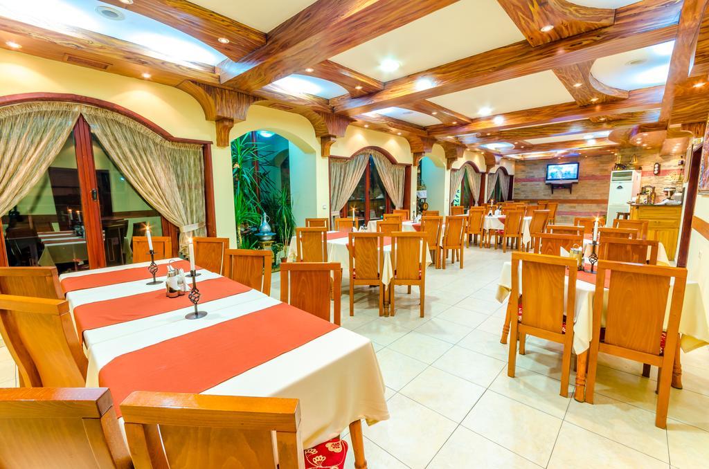 Hotel Cosmos Asenovgrad Esterno foto
