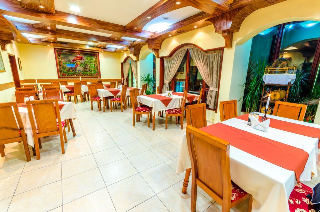 Hotel Cosmos Asenovgrad Esterno foto