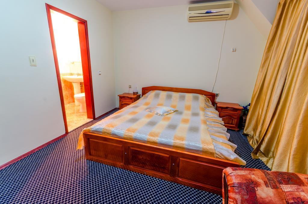 Hotel Cosmos Asenovgrad Esterno foto